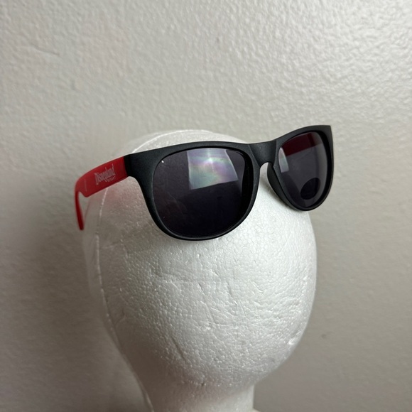 Disneyland Resort Magic Key Holder Sun Glasses Sunglasses UV Park Exclusive HTF - Picture 1 of 6